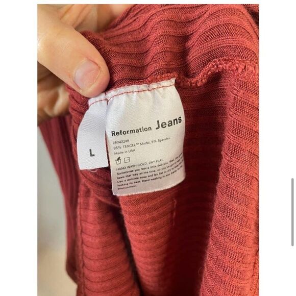 Reformation Bardot Knit Top Rust Color Ribbed
Fitted Shirt Size Large - Picture 8 of 8